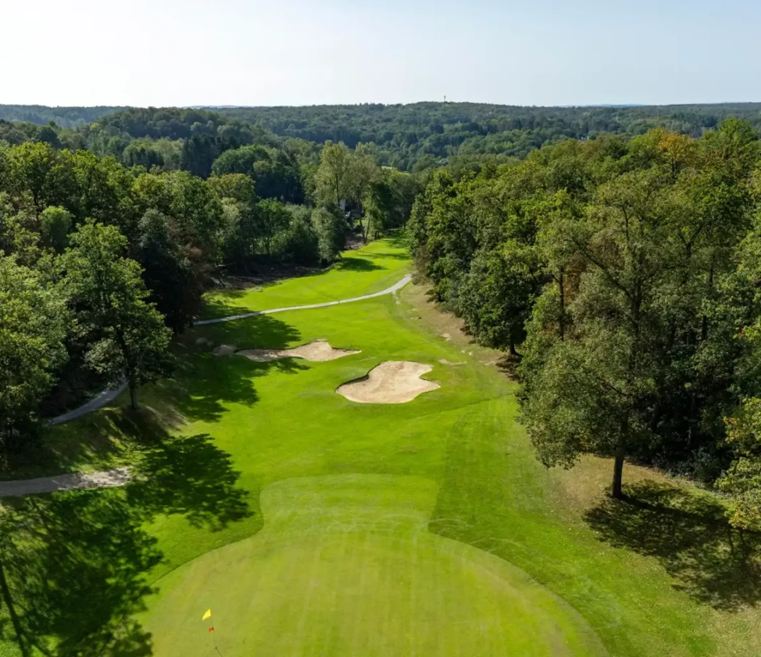 Le golf en bas de chez vous, les Ardennes tout autour.